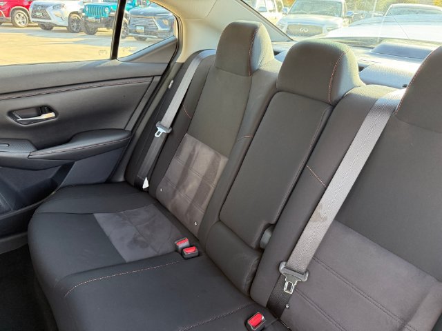 Used 2025 Nissan Sentra SR FWD image 32