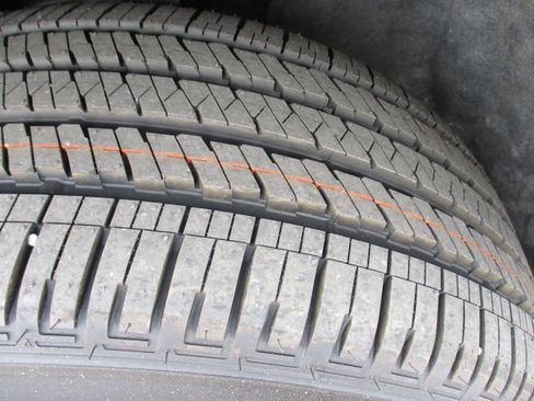 Certified 2023 Jeep Grand Cherokee Limited w/ Black Appearance Package image 10