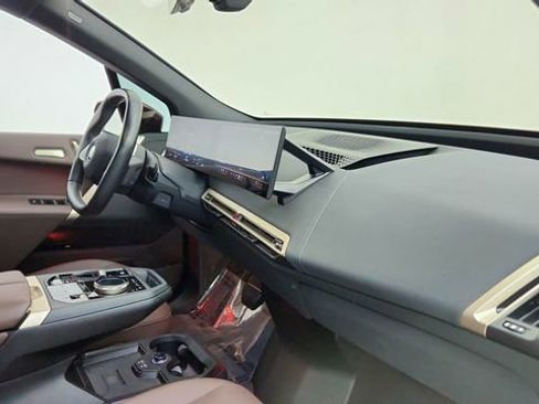 Used 2024 BMW iX xDrive50 w/ Premium Package AWD/4WD image 21