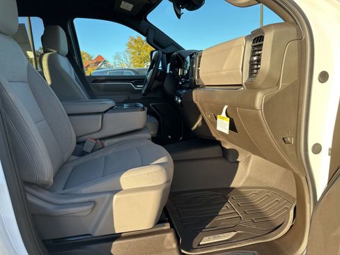 New 2026 GMC Sierra 2500 SLE image 21