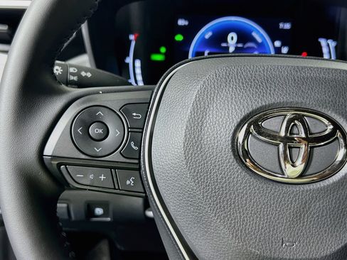 Used 2026 Toyota Corolla SE FWD image 17