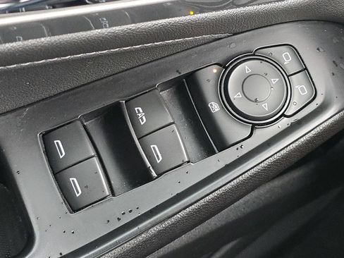 Used 2023 Chevrolet Traverse LT FWD image 17