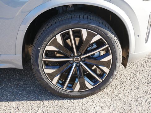 New 2026 Volvo XC90 B6 Plus w/ Protection Package Premier image 4