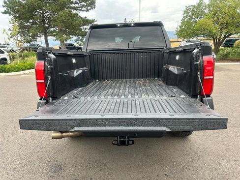 Used 2025 Toyota Tacoma SR w/ SR Upgrade Package AWD/4WD image 17