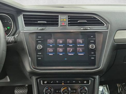 Used 2021 Volkswagen Tiguan SE AWD/4WD image 15