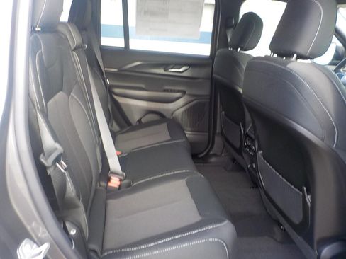 New 2025 Jeep Grand Cherokee 4WD image 13