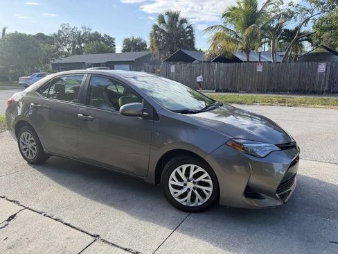 Used 2019 Toyota Corolla LE FWD image 2