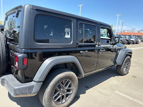 Used 2025 Jeep Wrangler Unlimited Sport AWD/4WD image 13