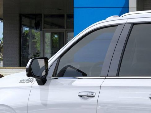 New 2026 Chevrolet Suburban High Country AWD/4WD image 12