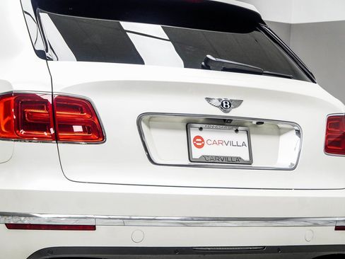 Used 2017 Bentley Bentayga image 14