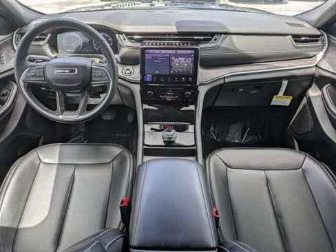 Used 2025 Jeep Grand Cherokee L Limited RWD image 17