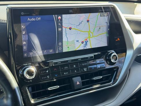 Certified 2022 Toyota Highlander Platinum image 32