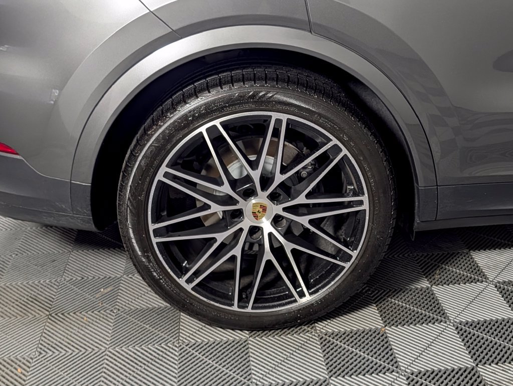 Certified 2024 Porsche Cayenne Coupe AWD/4WD image 13