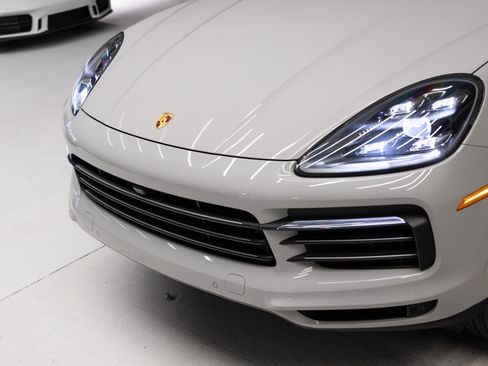 Used 2023 Porsche Cayenne Platinum Edition image 34