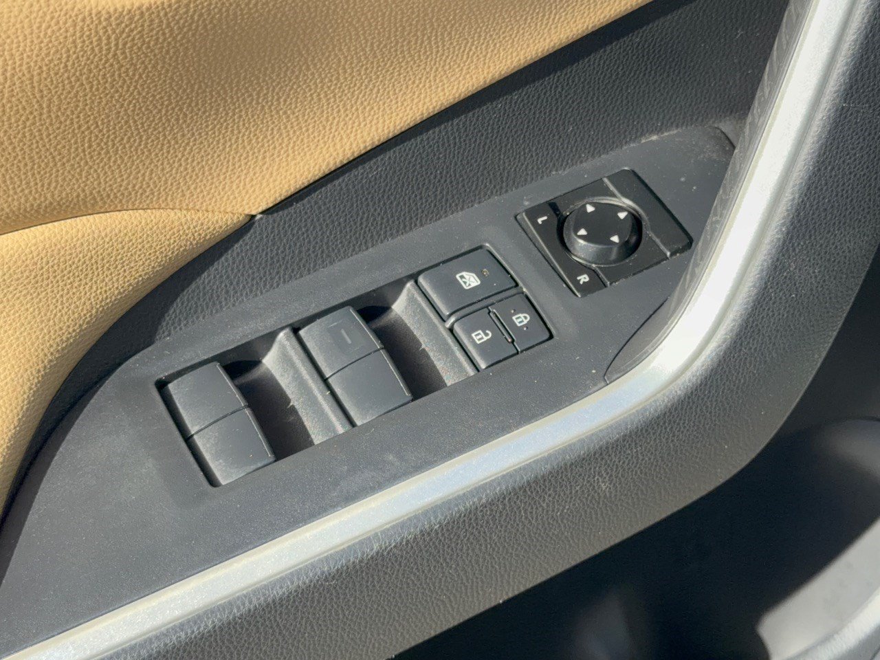 Used 2019 Toyota RAV4 XLE w/ Convenience Package FWD image 15