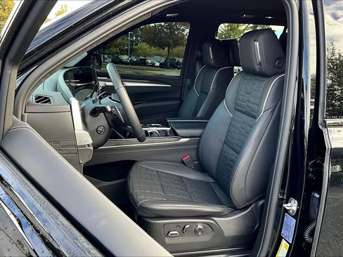 Used 2025 Cadillac Escalade V w/ LPO, ONYX Package image 7