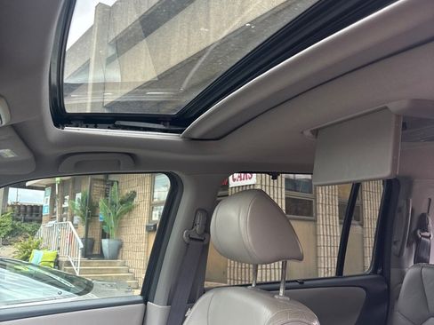 Used 2011 Honda Pilot Touring image 26