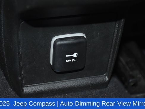 Used 2025 Jeep Compass Latitude w/ Sun & Sound Group AWD/4WD image 30