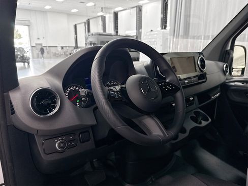 Certified 2025 Mercedes-Benz Sprinter 2500 image 10