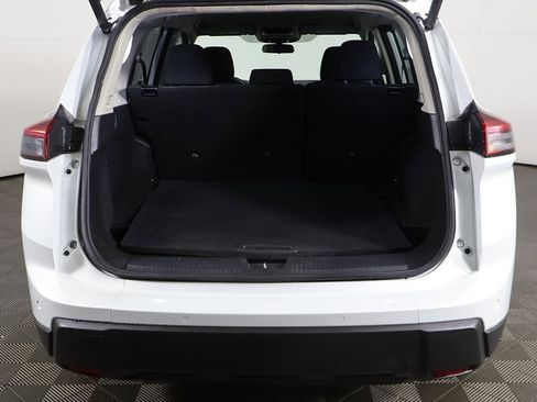 Used 2024 Nissan Rogue SV image 13