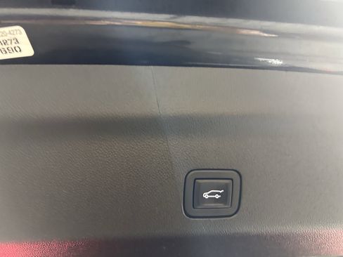 Used 2023 Cadillac Escalade Premium Luxury image 21