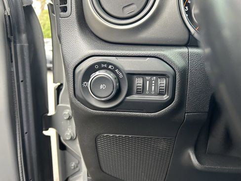 Used 2021 Jeep Wrangler Sport image 21