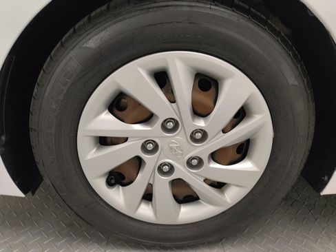 Used 2019 Hyundai Elantra SE w/ Cargo Package image 31