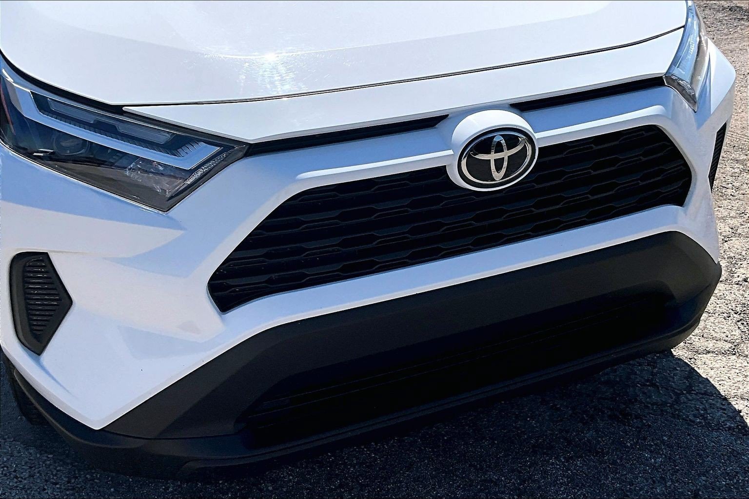 Used 2025 Toyota RAV4 XLE FWD image 31