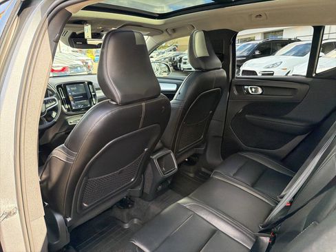 Used 2019 Volvo XC40 T5 Momentum image 24