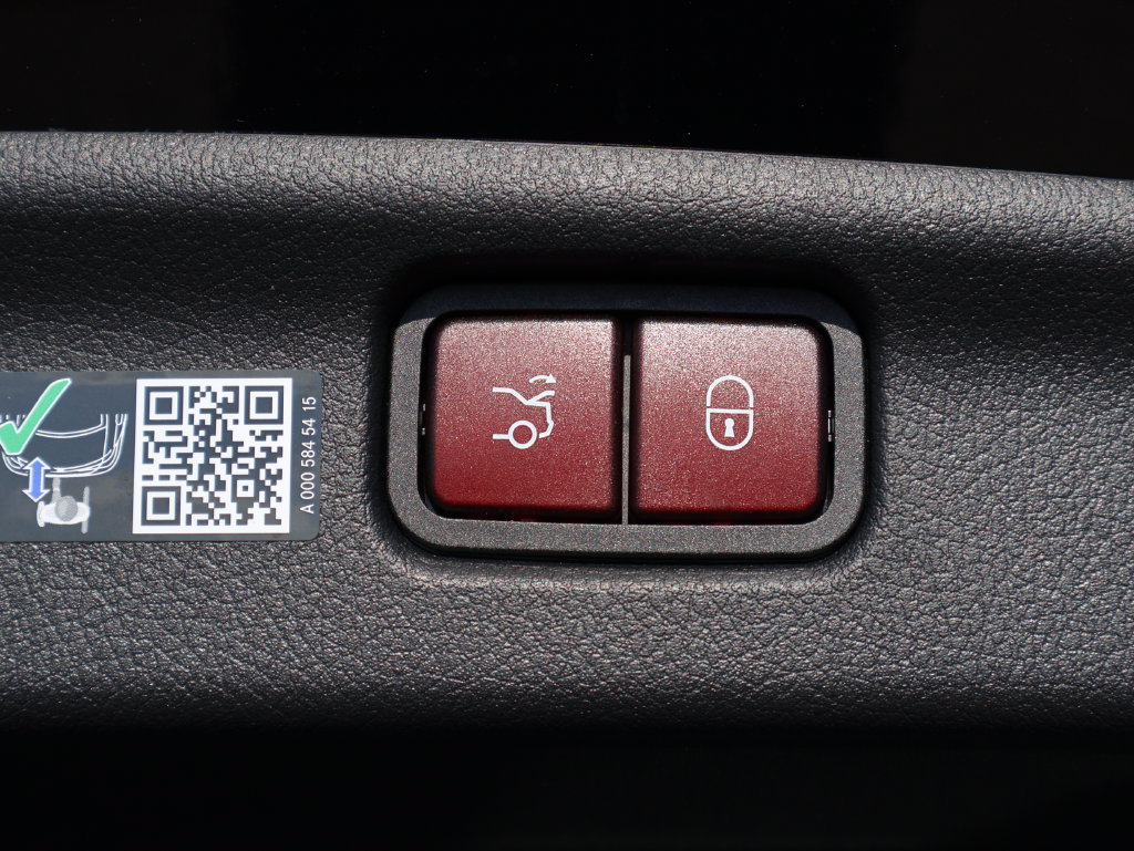 Certified 2026 Mercedes-Benz C 300 4MATIC Sedan image 18