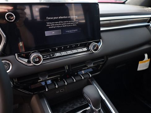 New 2026 GMC Canyon Elevation w/ Convenience Package image 15