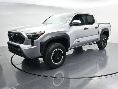 Used 2024 Toyota Tacoma TRD Off-Road AWD/4WD image 4
