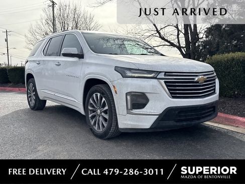 Used 2022 Chevrolet Traverse Premier image 1