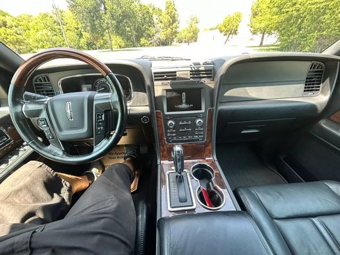 Used 2015 Lincoln Navigator 2WD image 19