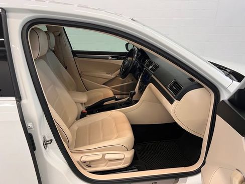 Used 2017 Volkswagen Passat 1.8T R-Line w/ R-Line Lighting Package FWD image 11