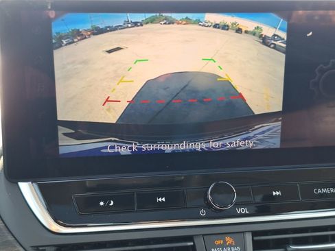 Used 2025 Nissan Altima 2.5 SV w/ SV Premium Package image 16