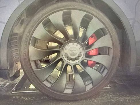 Used 2023 Tesla Model Y Performance AWD/4WD image 9