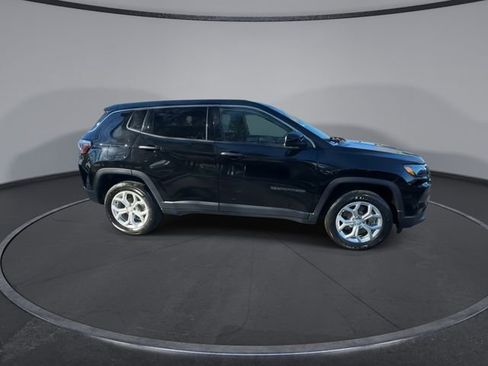 Used 2024 Jeep Compass Sport image 17
