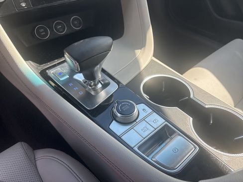 Used 2025 Genesis G70 2.5T image 10