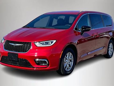 New 2026 Chrysler Pacifica Select image 3