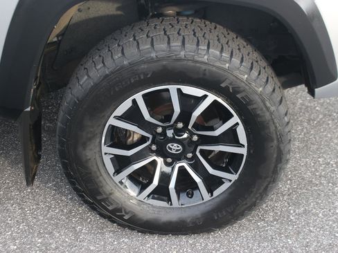 Used 2019 Toyota Tacoma TRD Off-Road w/ Technology Package image 37