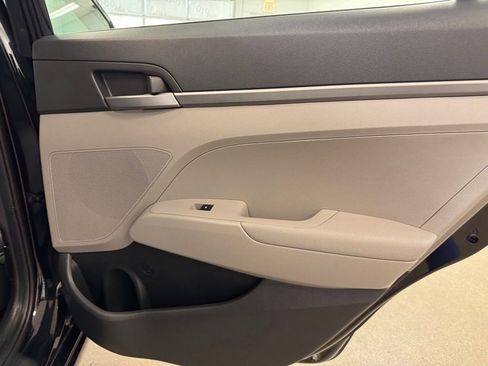 Used 2017 Hyundai Elantra SE image 22
