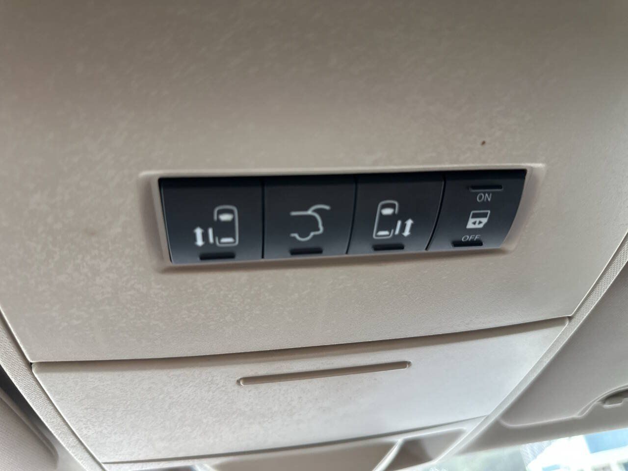 Used 2013 Dodge Grand Caravan SXT w/ Rear Park Assist Pkg FWD image 20