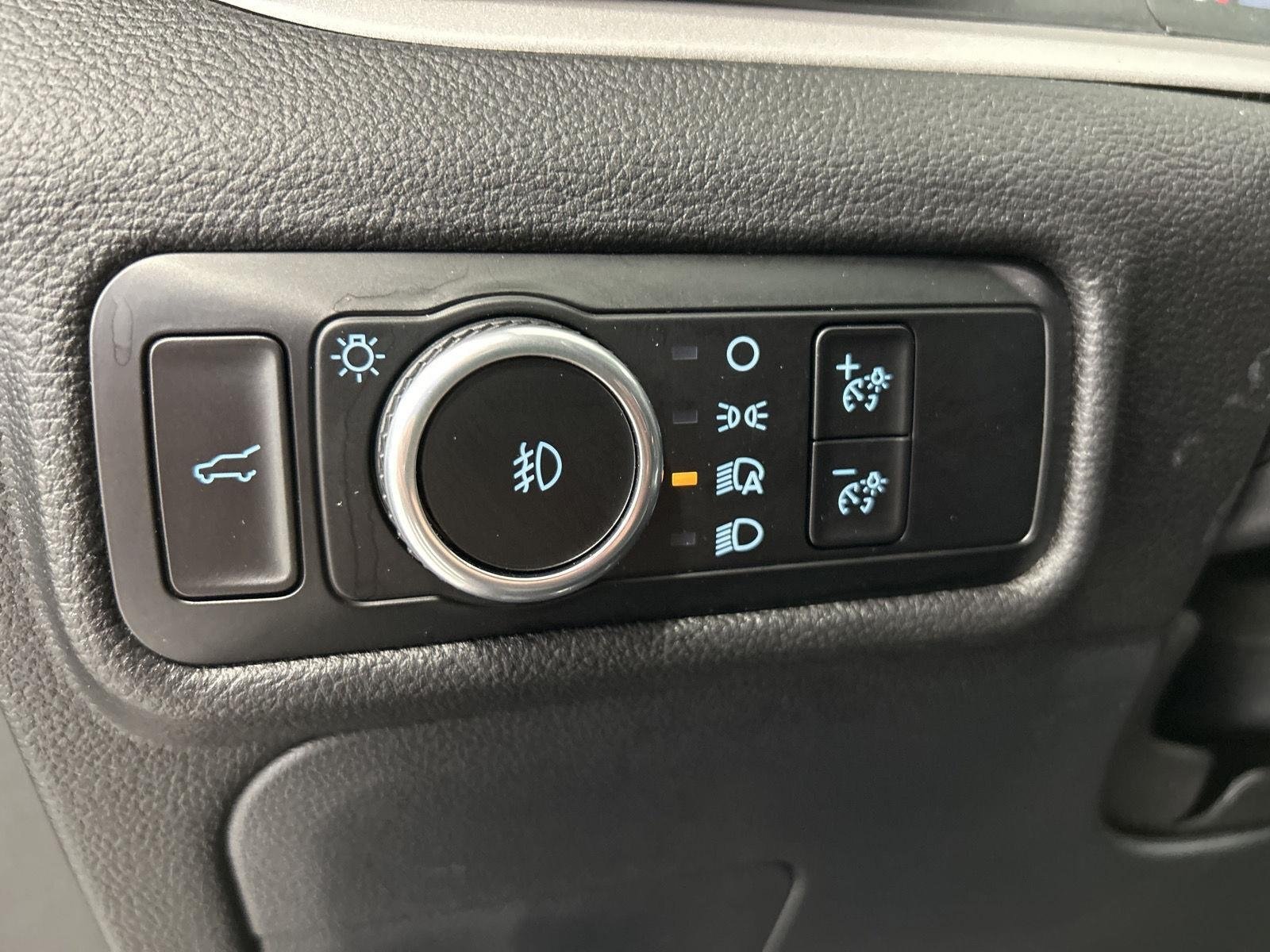 Used 2024 Ford Explorer XLT w/ Equipment Group 202A AWD/4WD image 10