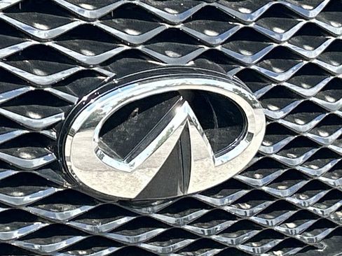 Used 2024 INFINITI QX80 Sensory AWD/4WD image 11