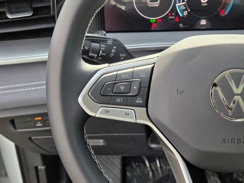 New 2026 Volkswagen Tiguan SE FWD image 11