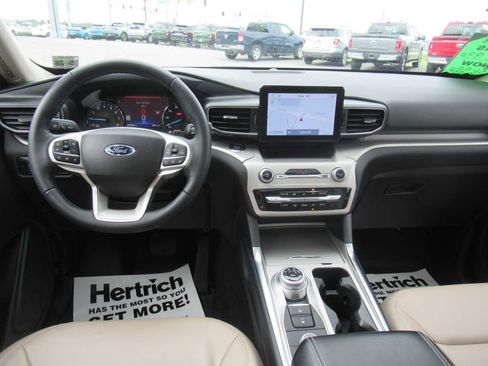 Used 2023 Ford Explorer XLT w/ Equipment Group 202A AWD/4WD image 18