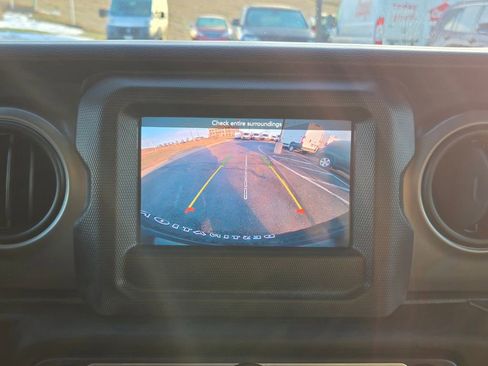 Used 2021 Jeep Wrangler Unlimited Sport image 22