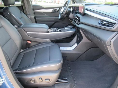 Used 2026 Buick Enclave Preferred image 9