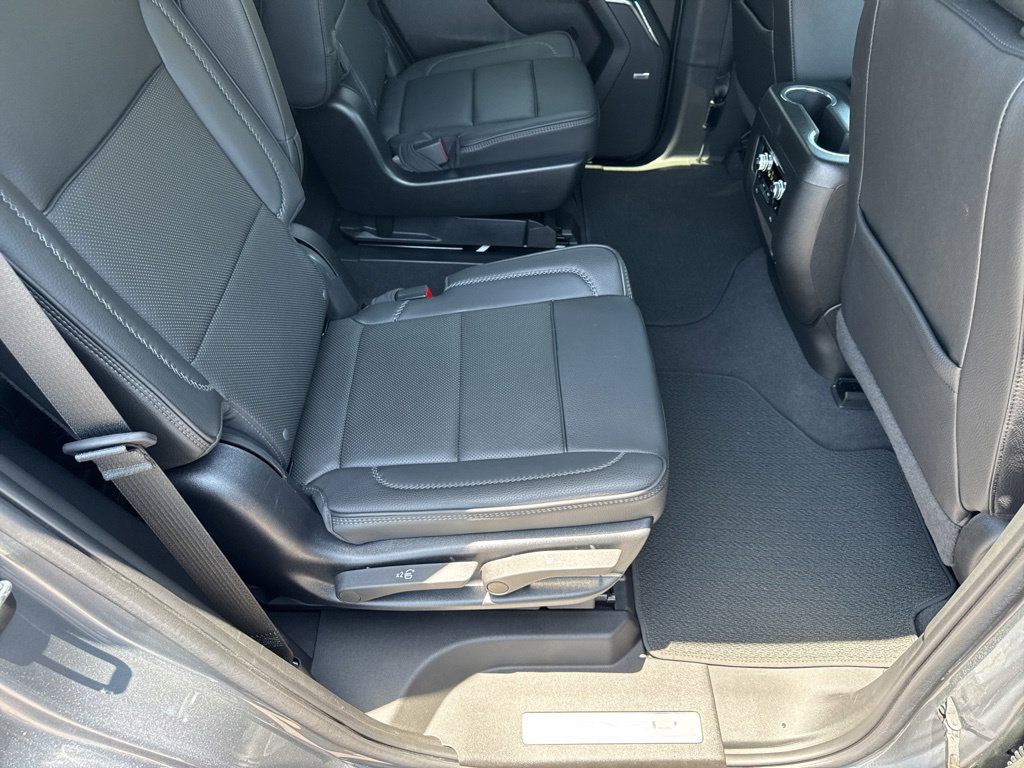 Used 2022 GMC Yukon Denali RWD image 29